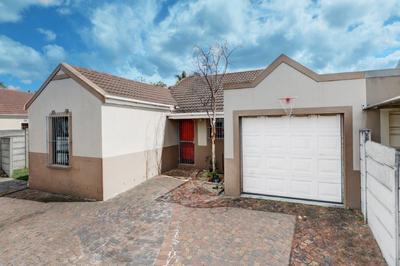 Townhouse For Sale in Vredekloof East, Brackenfell
